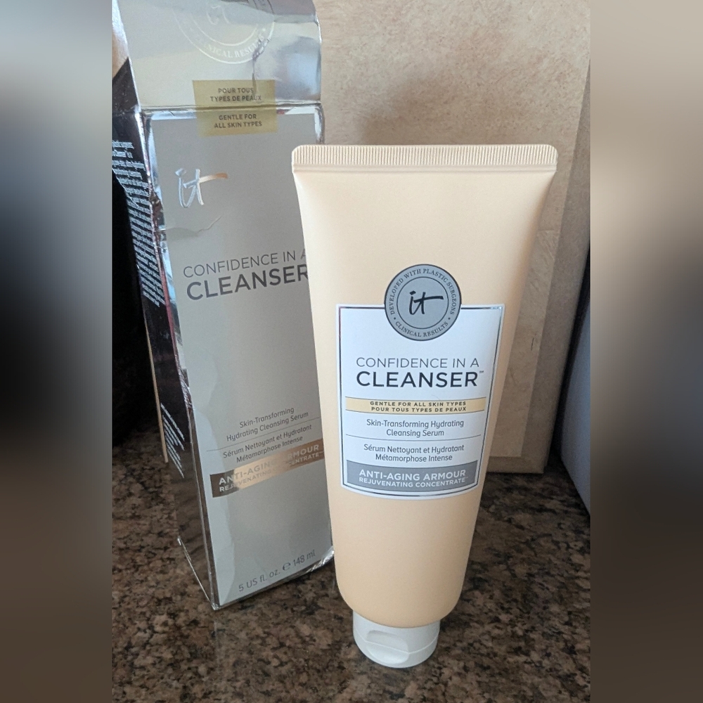 NIB It Cosmetics Confidence in a Cleanser Full Size Sealed - Picture 2 of 7